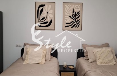 Resale - Apartamento - Torrevieja - Playa Acequion