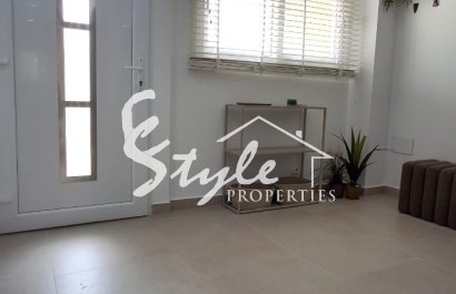 Resale - Apartamento - Torrevieja - Playa Acequion