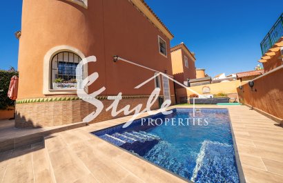 Reventa - Villa - Playa Flamenca - Sportcentre