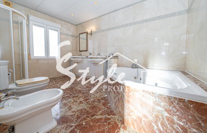 Resale - Semi-Detached Villa - Torrevieja - El Chaparral
