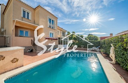 Resale - Semi-Detached Villa - Torrevieja - El Chaparral
