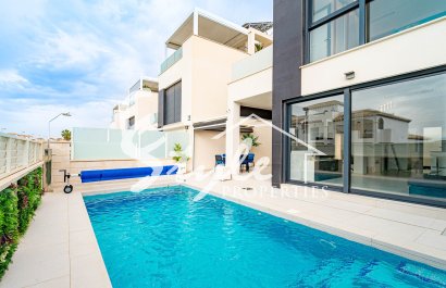 Resale - Villa - Punta Prima