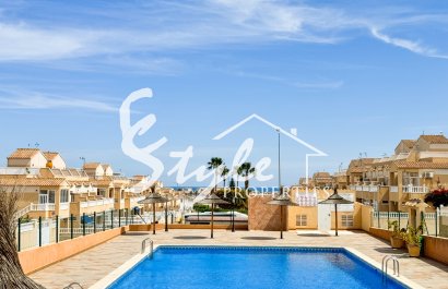 Chalet Pareada de 2 Dormitorios en Venta en Punta Prima – Gran Solárium y Excelente Ubicación. ID2361
