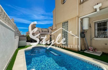 Resale - Villa - Orihuela-Costa - Villamartin