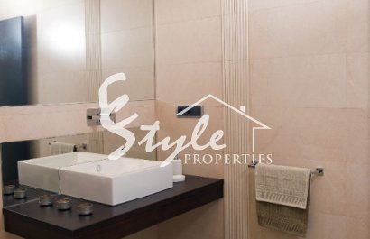 Resale - Villa - Cabo Roig