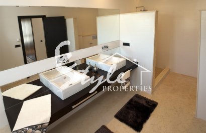 Resale - Villa - Cabo Roig