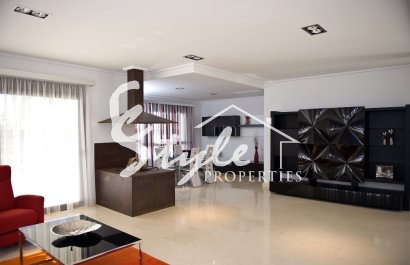 Resale - Villa - Cabo Roig