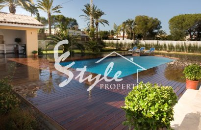 Resale - Villa - Cabo Roig