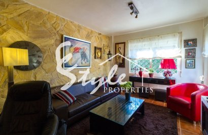 Resale - Villa - Lomas de Don Juan