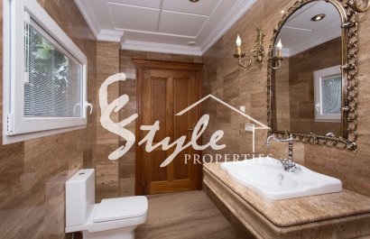 Resale - Villa - Cabo Roig