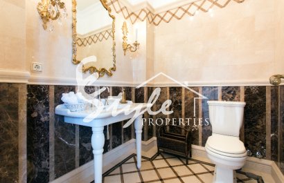 Resale - Villa - Cabo Roig