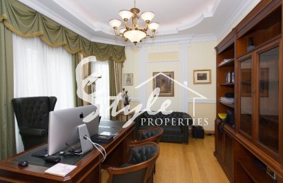 Resale - Villa - Cabo Roig