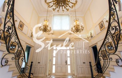 Resale - Villa - Cabo Roig