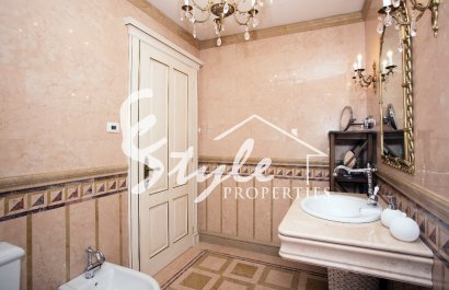 Resale - Villa - Cabo Roig