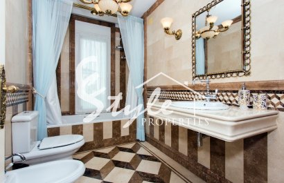 Resale - Villa - Cabo Roig