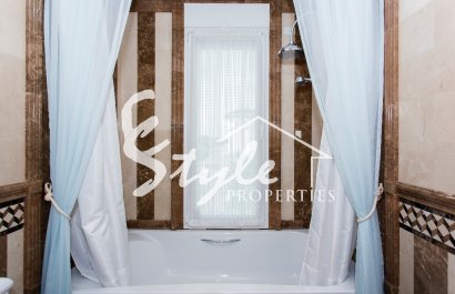 Resale - Villa - Cabo Roig