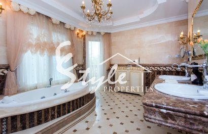 Resale - Villa - Cabo Roig