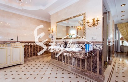 Resale - Villa - Cabo Roig