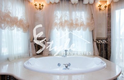 Resale - Villa - Cabo Roig