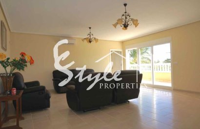 Resale - Villa - Cabo Roig