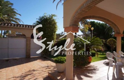 Resale - Villa - Cabo Roig