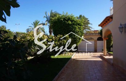 Resale - Villa - Cabo Roig