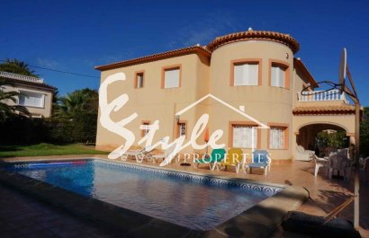 Resale - Villa - Cabo Roig