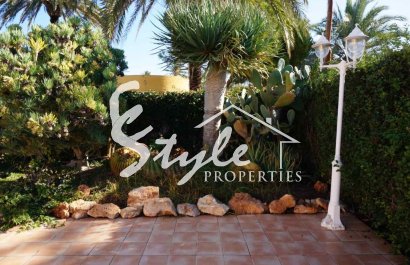Resale - Villa - Cabo Roig