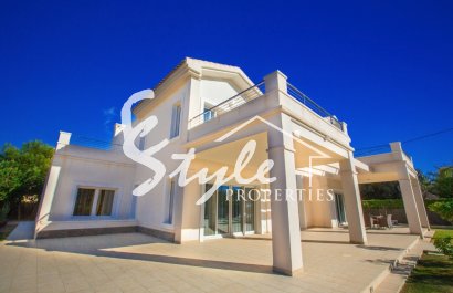 Resale - Villa - Cabo Roig