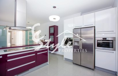 Resale - Villa - Cabo Roig