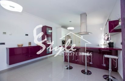 Resale - Villa - Cabo Roig