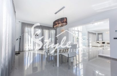 Resale - Villa - Cabo Roig