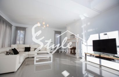 Resale - Villa - Cabo Roig