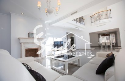 Resale - Villa - Cabo Roig