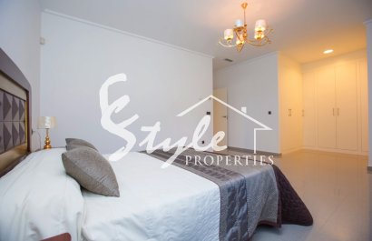 Resale - Villa - Cabo Roig