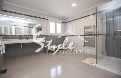 Resale - Villa - Cabo Roig