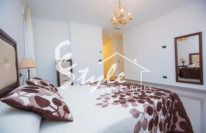 Resale - Villa - Cabo Roig