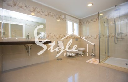 Resale - Villa - Cabo Roig