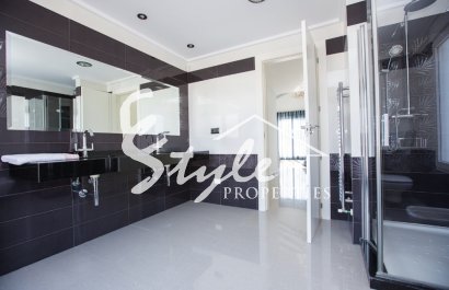 Resale - Villa - Cabo Roig