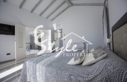 Resale - Villa - Cabo Roig