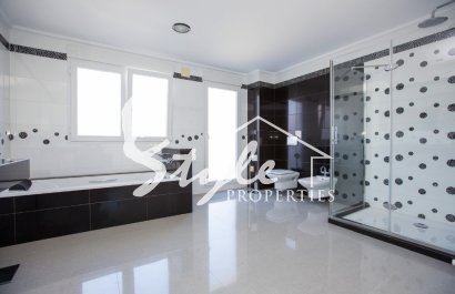 Resale - Villa - Cabo Roig