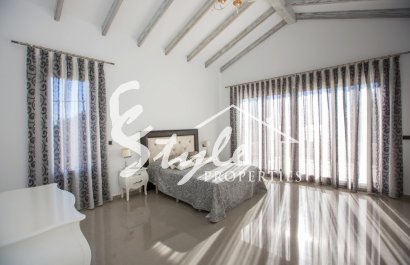Resale - Villa - Cabo Roig
