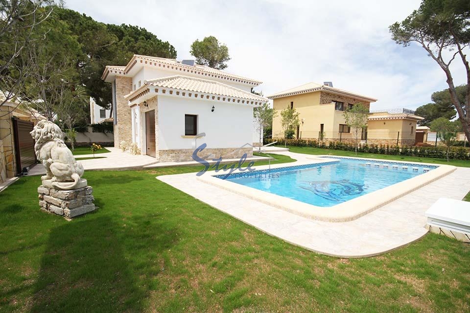 Luxury villa with private pool for sale in Dehesa de Campoamor, Costa Blanca, Spain 286-3