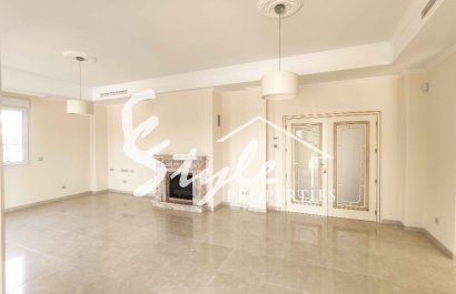 Villa en venta cerca al mar con piscina, Cabo Roig, Orihuela Costa, Alicante, Costa Blanca