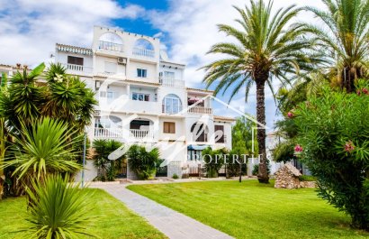 Продается отремонтированная современная квартира с видом на море в Калас Бланкас де Торревьеха