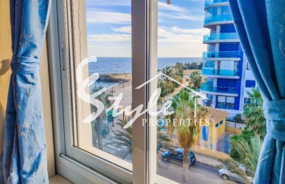 Квартира на первой линии моря на продажу в Пунта Прима, Аликанте, Коста Бланка, Испания