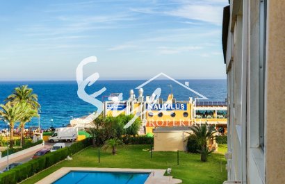 Квартира на первой линии моря на продажу в Пунта Прима, Аликанте, Коста Бланка, Испания