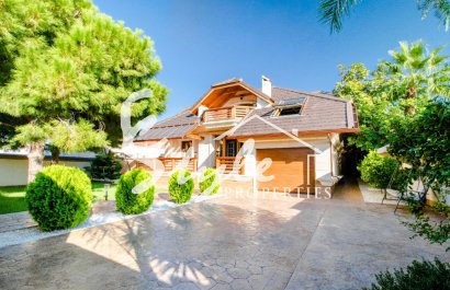 Продается роскошная вилла с бассейном и частной территорией в Сьюдад Кесада (Ciudad Quesada), Коста Бланка