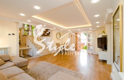 Продается роскошная вилла с бассейном и частной территорией в Сьюдад Кесада (Ciudad Quesada), Коста Бланка