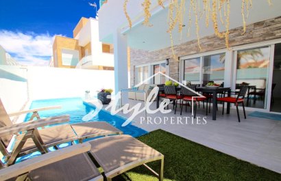 Продаем виллу с бассейном на берегу моря в Миль Пальмерас, Пилар-де-ла-Орадада, с прекрасным видом